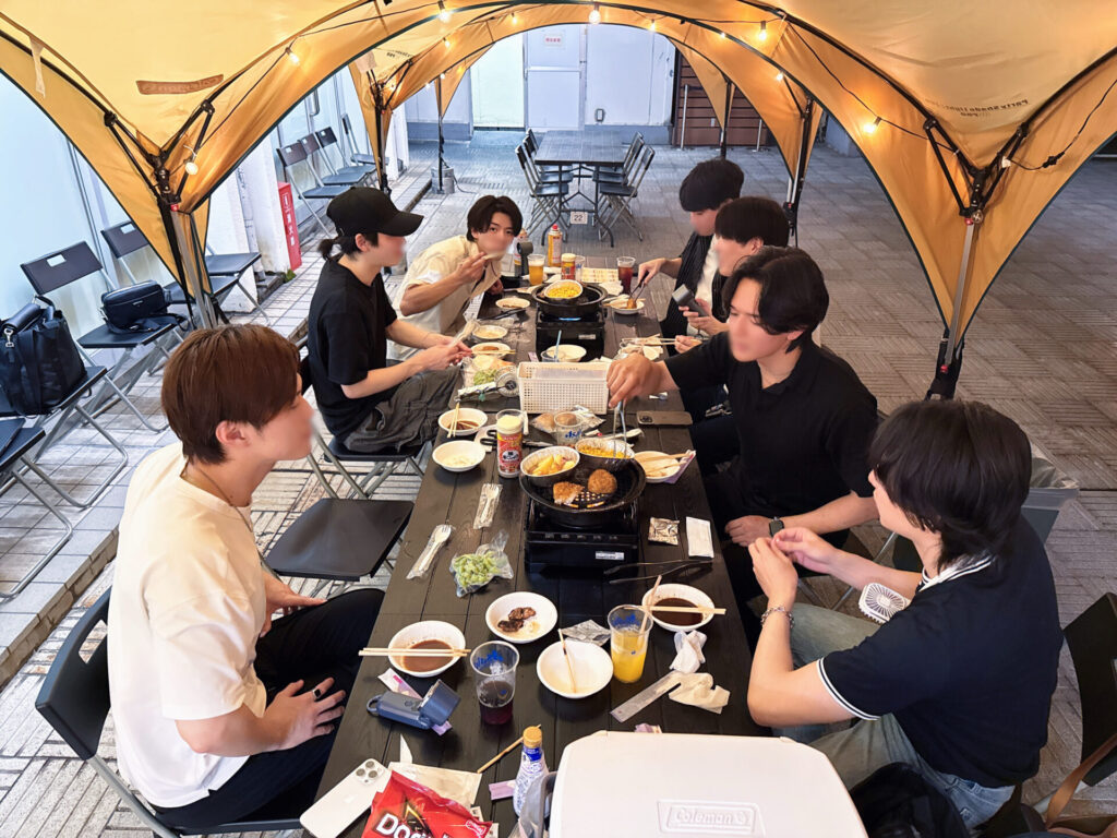 9/1「ゲリラBBQの模様」※朱春しかカメラに気づいていない